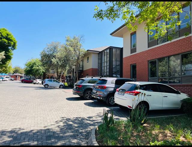 329M² OFFICE TO LET IN MAGALIESSIG